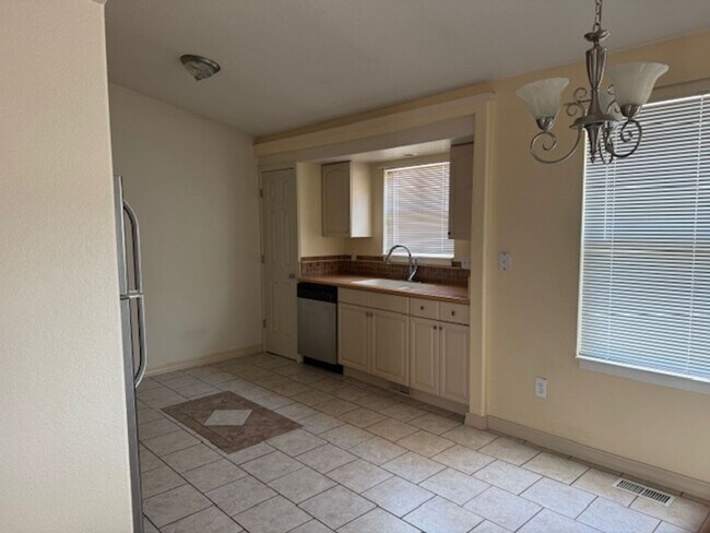 Building Photo - ALL PROSPECTIVE TENANTS MUST SUBMIT A $58 ...