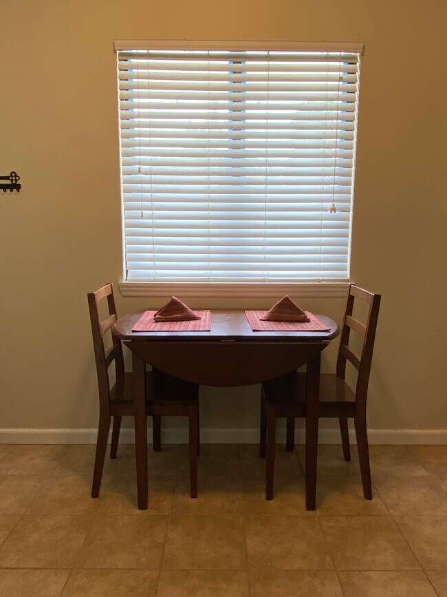 Foto del edificio - 5932 Shady Grove Cir