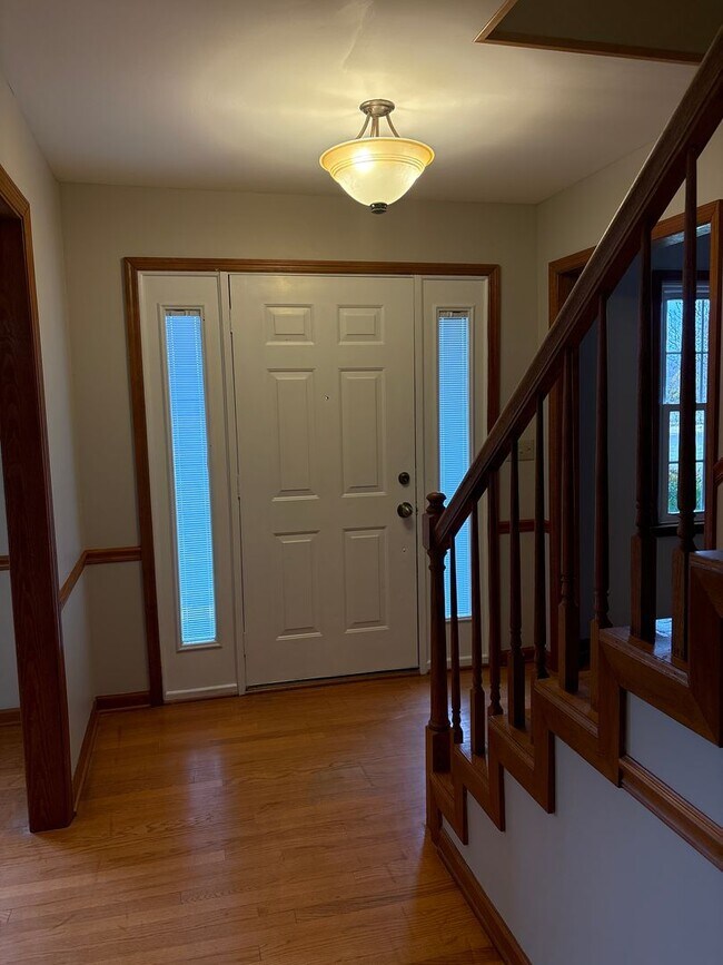 Building Photo - Charming Home Near Lakewood Golf & Country Club in Tullahoma...