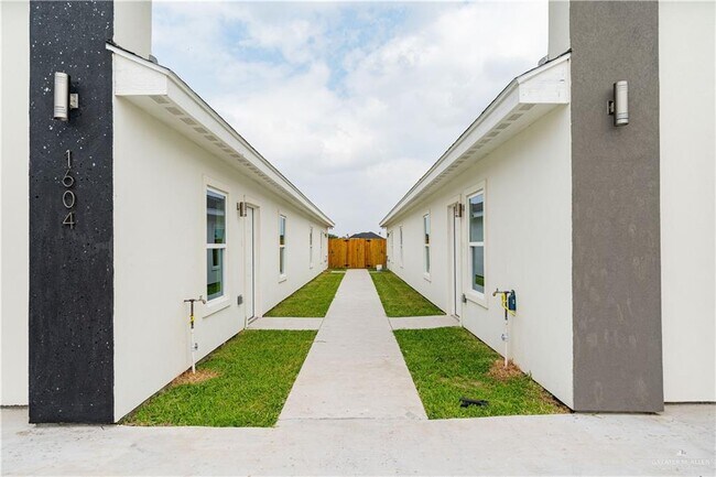 Foto del edificio - 1604 Angelina Dr