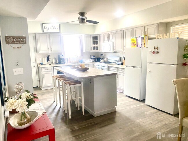 Foto del edificio - 28 Bay Ave