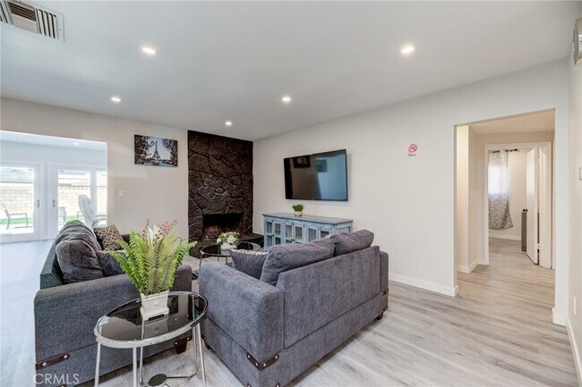 Foto del edificio - 19847 Arminta St