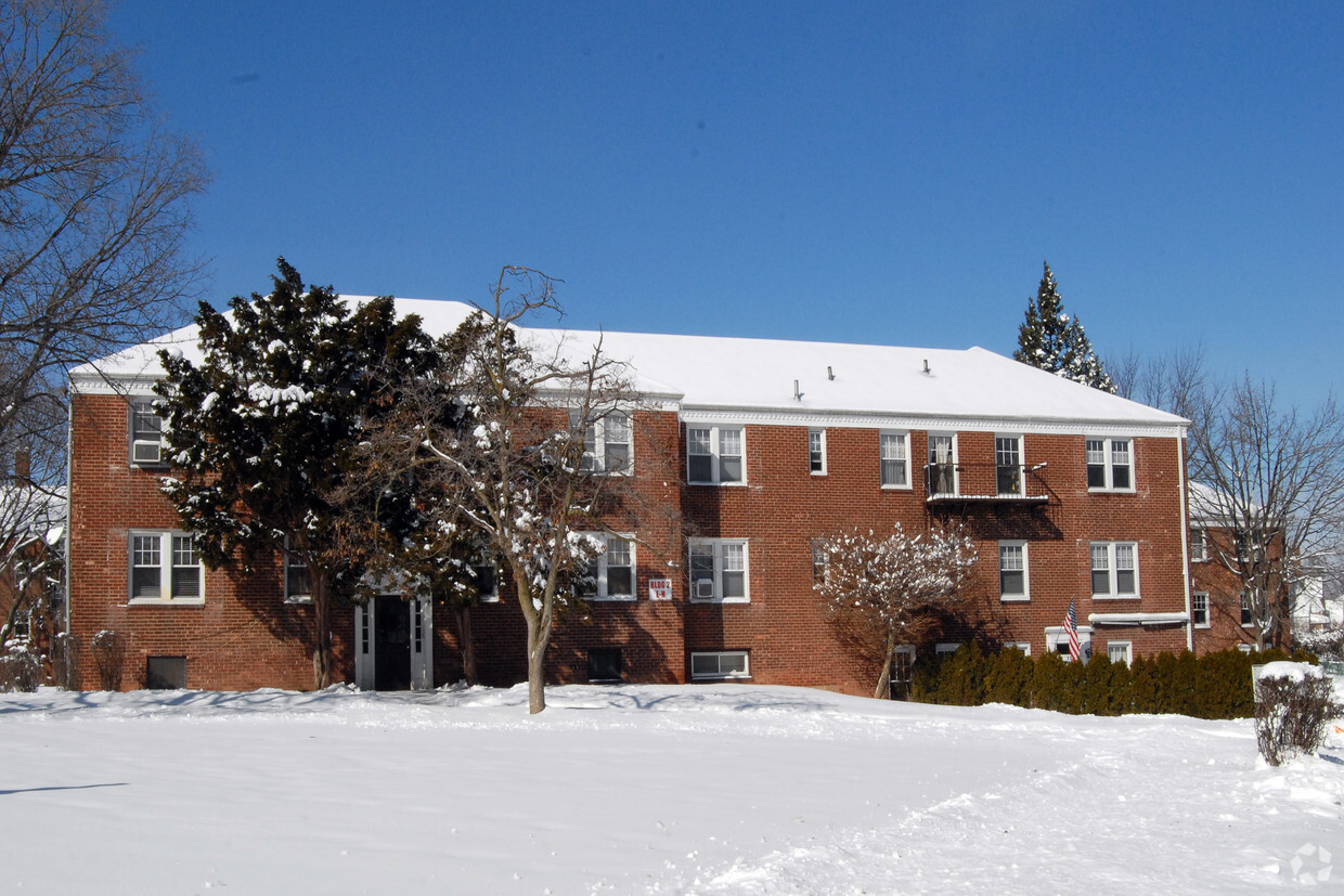 Primary Photo - Middle Village Apartments