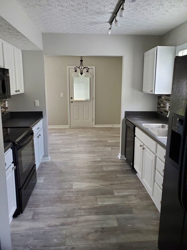 Building Photo - 2063 Prominence Dr