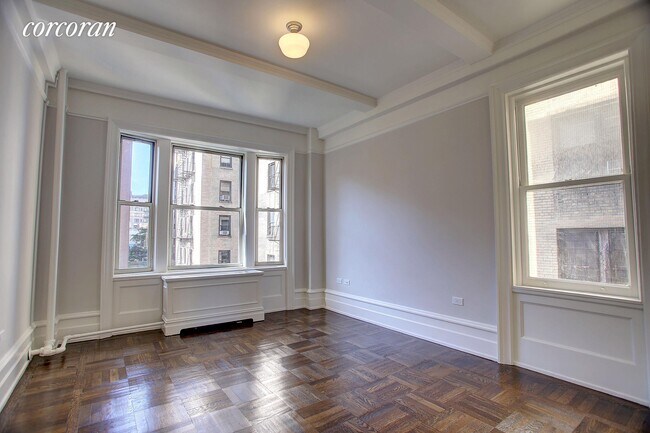 Building Photo - 250 W 104th St