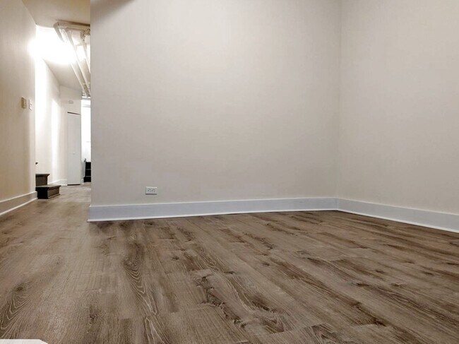 Foto del edificio - 1542 N Kedzie Ave