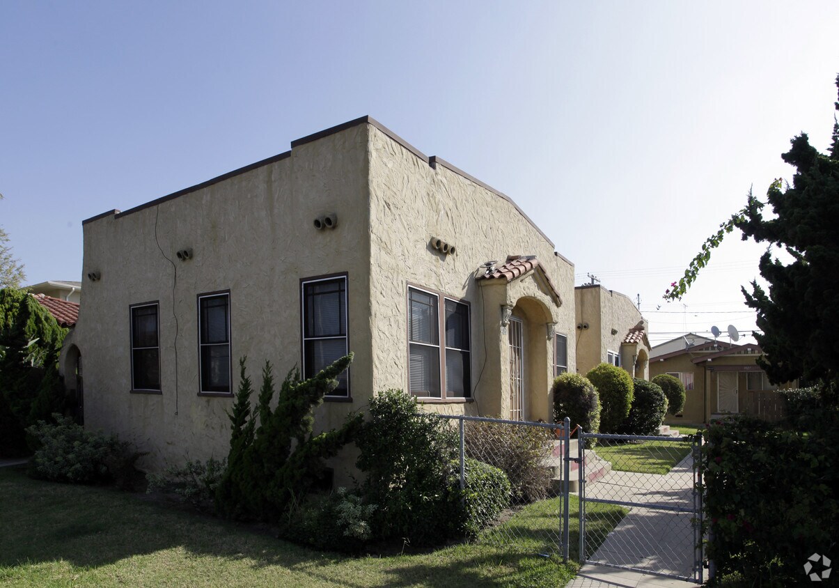 Primary Photo - 4027-4031 Park Blvd