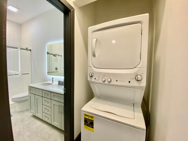 Foto del edificio - 116 E Randolph Ave