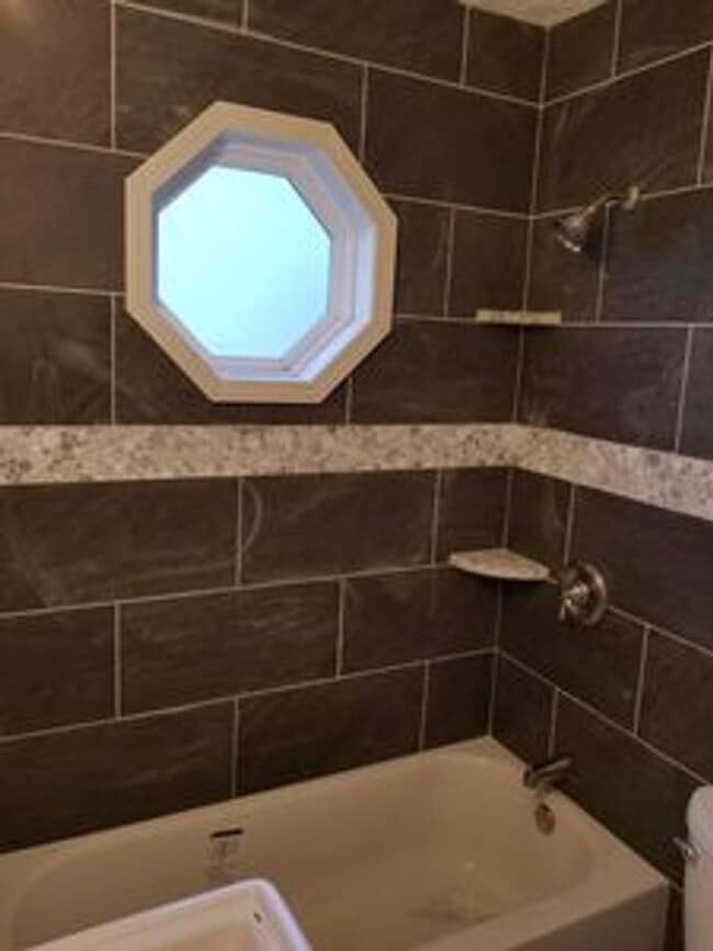 Foto del edificio - 3 Bed 2 Bath Newly Remodeled