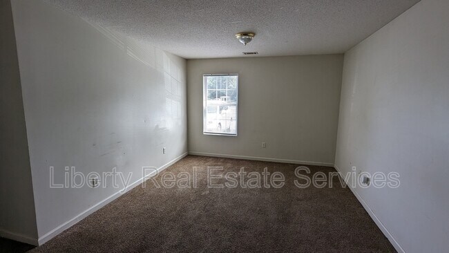 Building Photo - 133 Rolland St