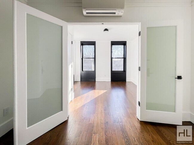 Foto del edificio - Amazing Carroll Gardens Neighborhood Locat...