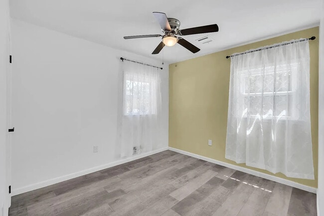 Building Photo - 2144 Dover Pines Ave