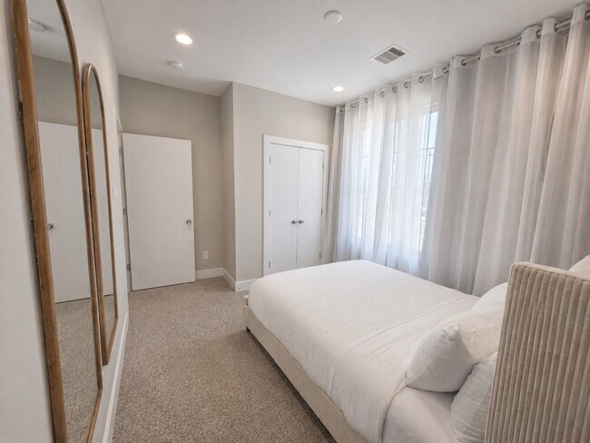 Foto del edificio - 8326 Curry Rd