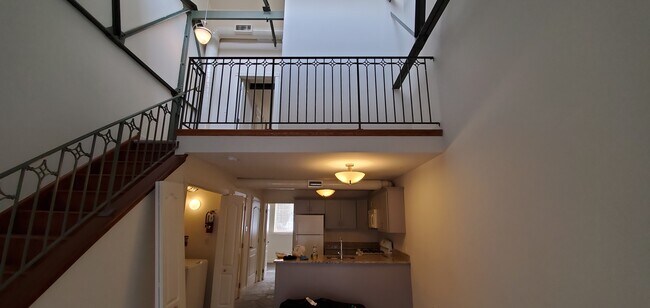 Building Photo - 1400 Bushkill Dr