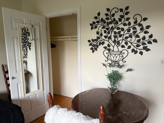 Foto del edificio - 102 E Buena Vista Ave