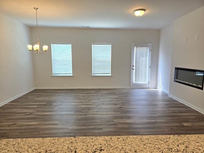 Foto del edificio - Brand new 3 bed 2.5 bath Townhome located ...