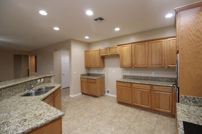 Building Photo - 3951 E Ravenswood Dr