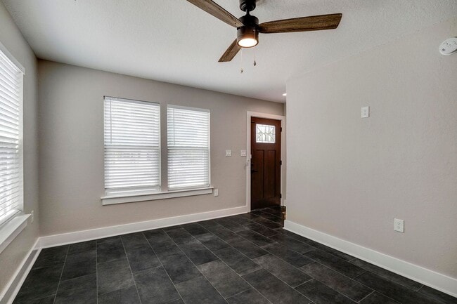 Building Photo - 349-wr