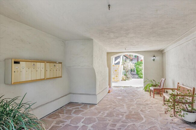 Foto del edificio - Spacious Townhome in Palo Alto