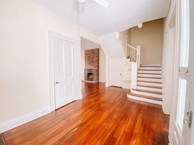 Foto del edificio - Gorgeous unit between Prytania and Magazine!