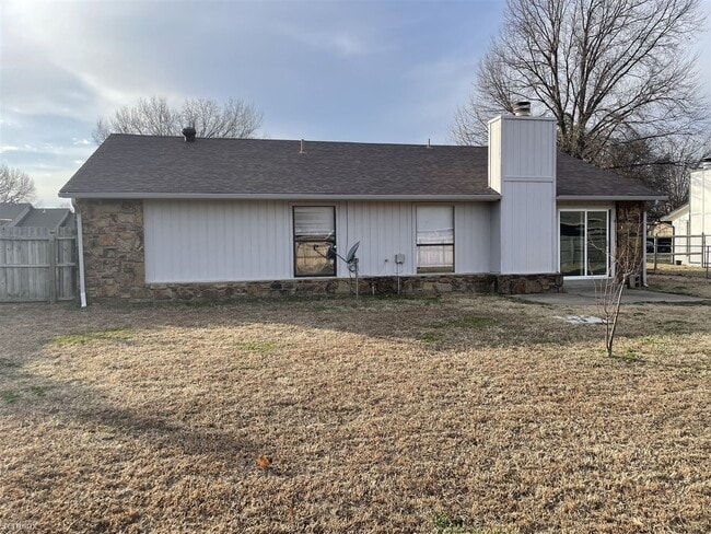 Building Photo - 3 br, 2 bath House - 11447 S Douglas Ave
