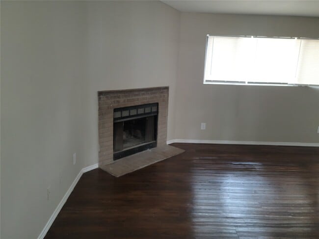 Foto del edificio - 7200 W T C Jester Blvd