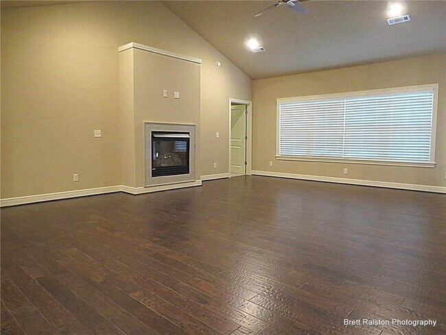 Foto del edificio - 6615 W Valley View Rd