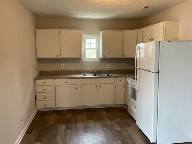 Foto del edificio - 1043 Mountain Crest Dr