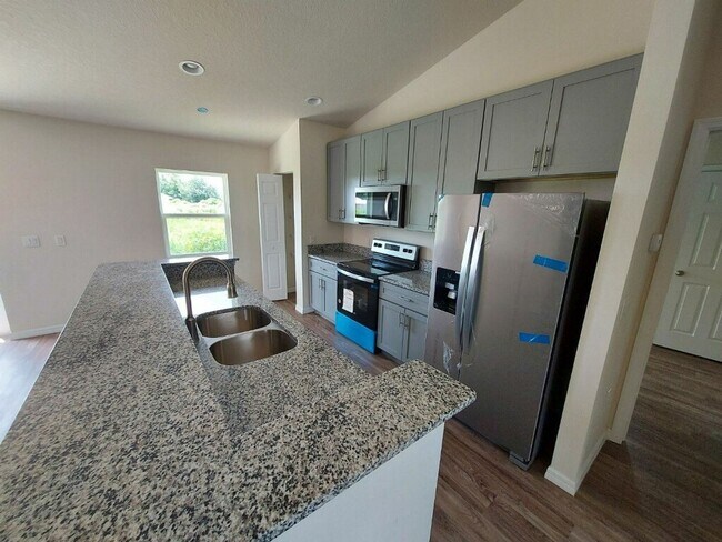 Foto del edificio - NEW CONSTRUCTION READY FOR MOVE-IN