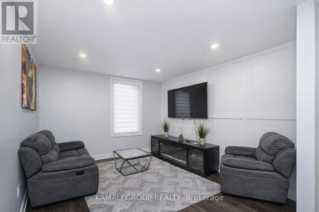 Photo du bâtiment - 449 Kenilworth Ave N