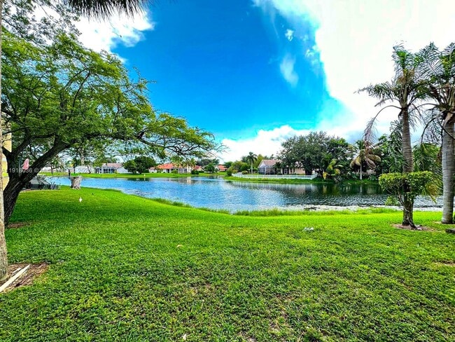 Foto del edificio - 450 Palm Cir W