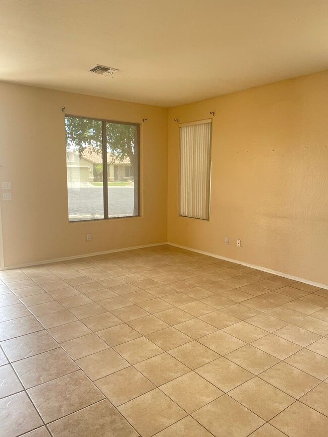 Building Photo - Home in Sun Groves 4 Bedroom, 2 Bath