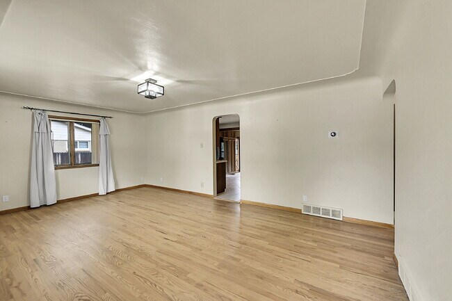 Foto del edificio - $3,295.00 - 3 Bedrooms, 2 Bathrooms Single...