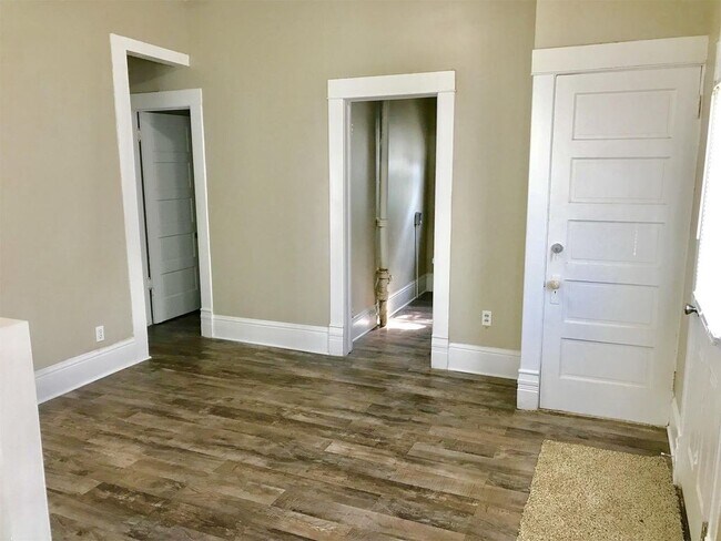 Building Photo - 2 or 3 bed/1 bath house in Indian Hills av...