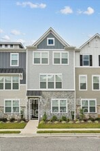 Building Photo - 121 Daybeacon St