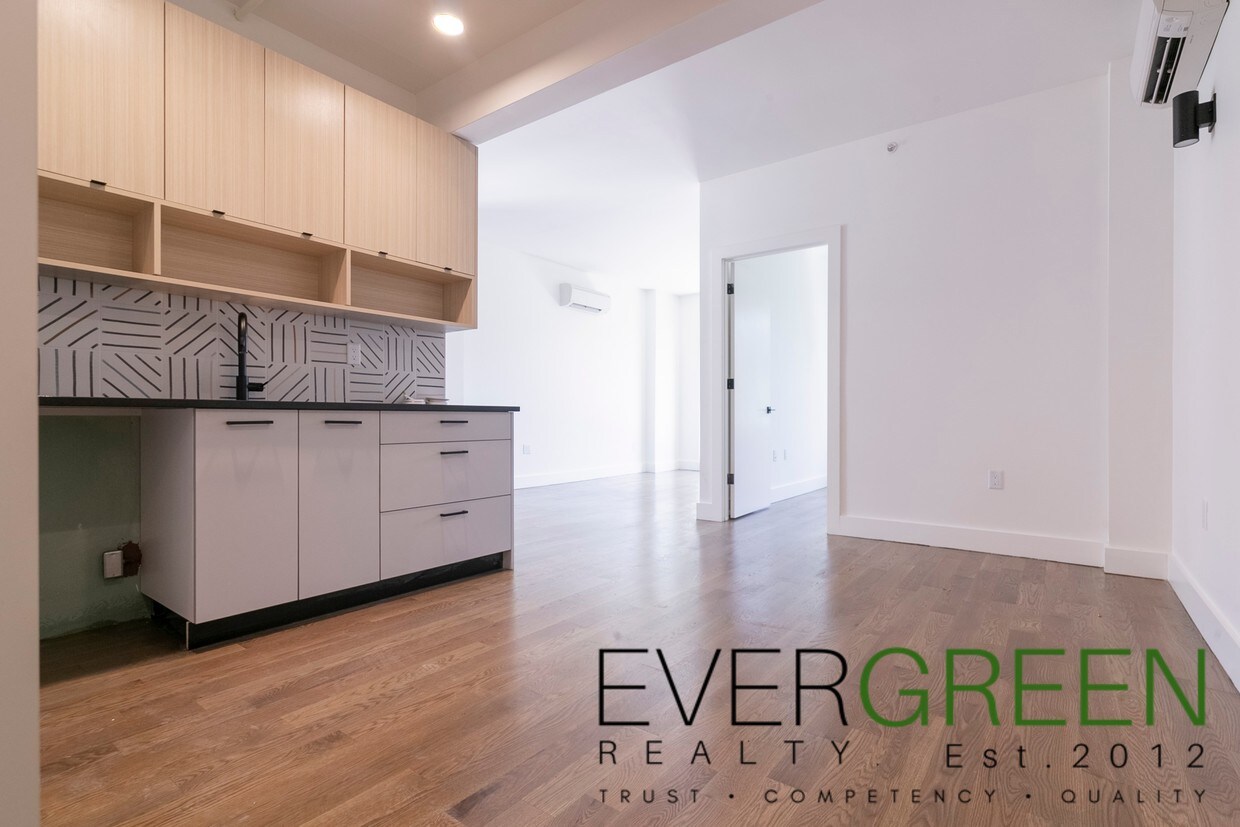 Foto principal - 323 E 19th St