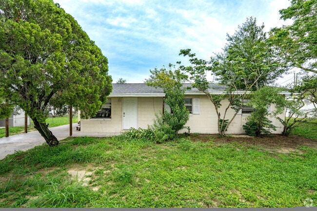 Building Photo - 746 Detour Rd