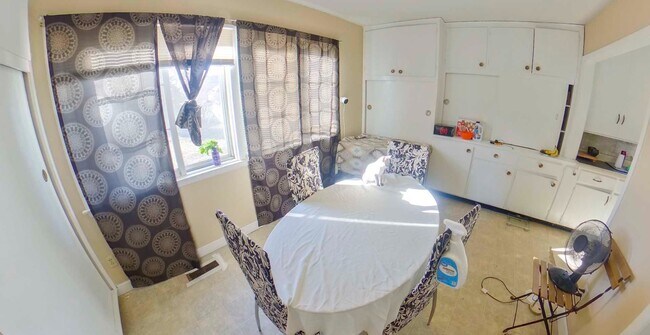 Building Photo - Pet Friendly + Washer & Dryer Included + Off-Street Parking! Available August 5th!