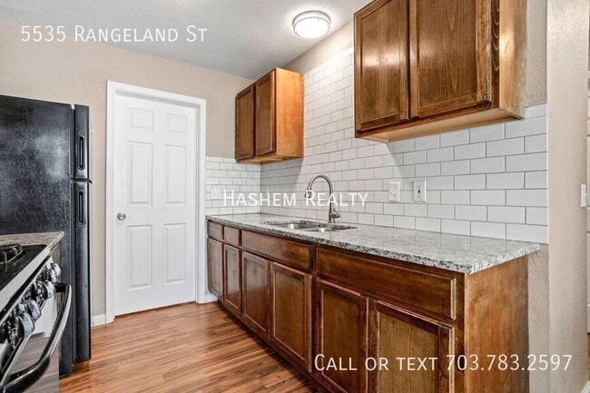 Building Photo - 5535 Rangeland St