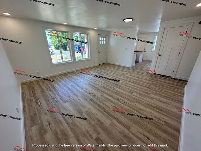 Building Photo - STATUS: *PENDING APPLICATION*  | R293 | $2095.00    **** MOVE IN SPECIAL ****