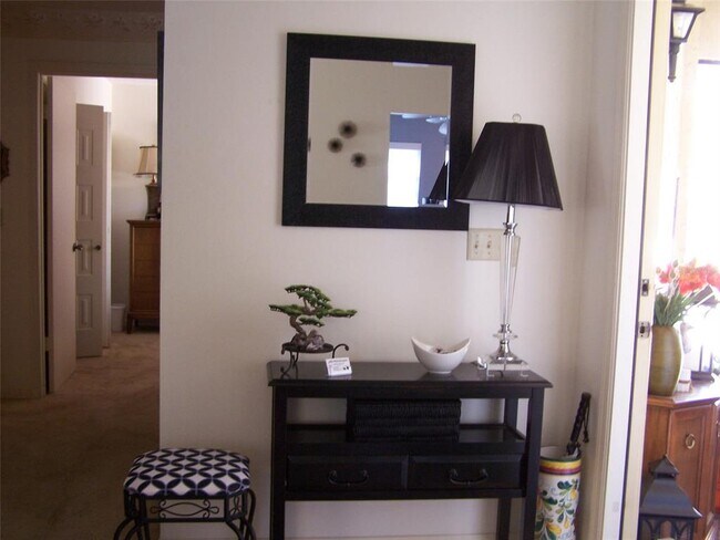 Building Photo - 1715 Atrium Dr