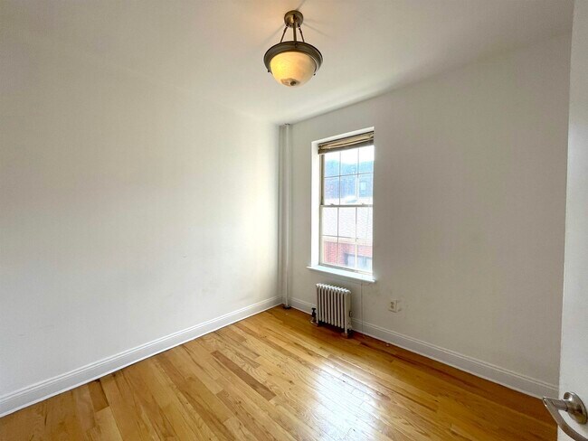 Foto del edificio - 2677 John F. Kennedy Blvd