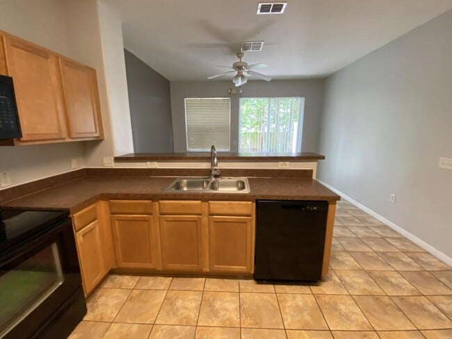 Building Photo - 2654 Mayaguana St