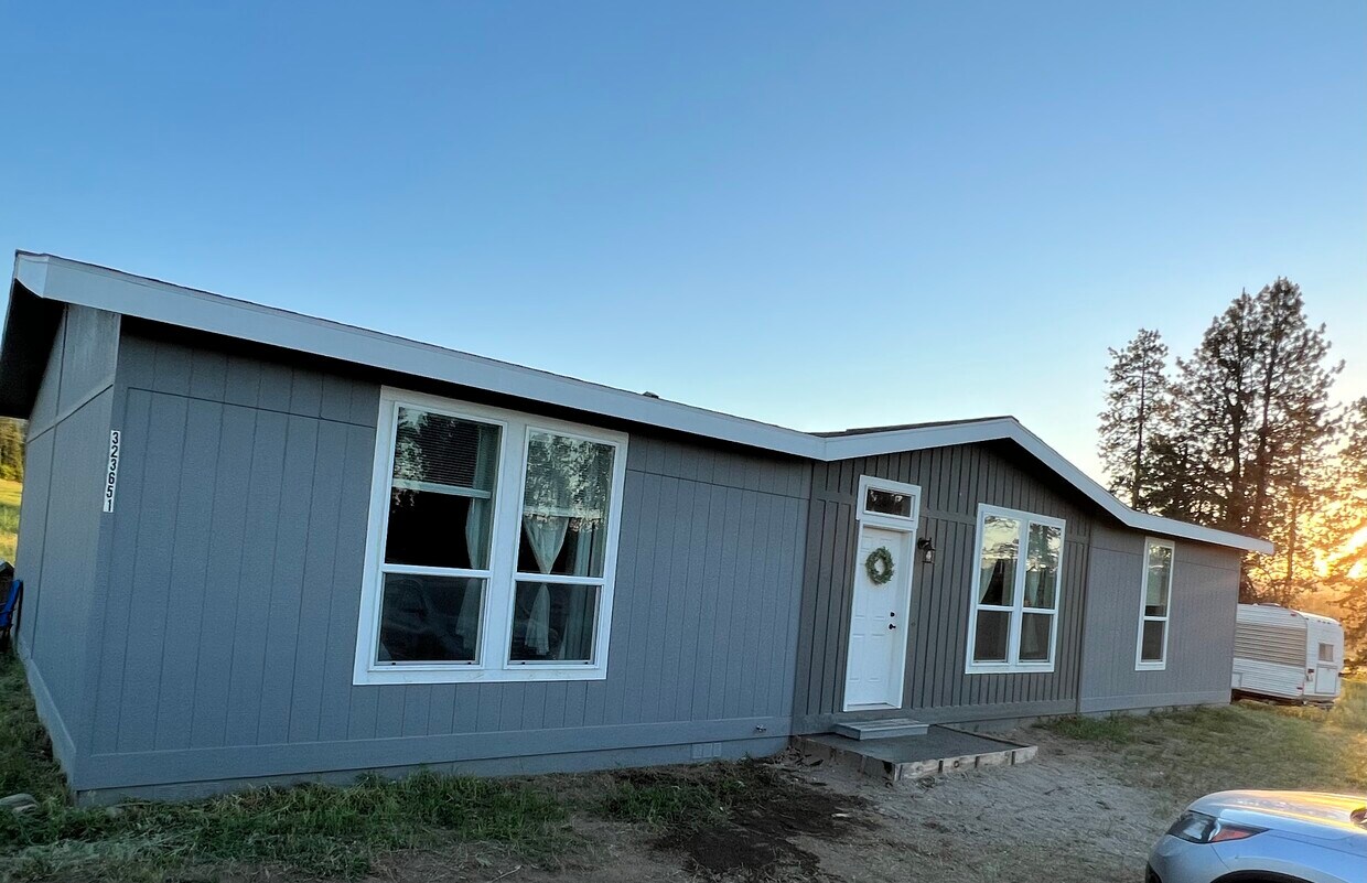 323651 2nd St, Newport, WA 99156 House Rental in Newport, WA