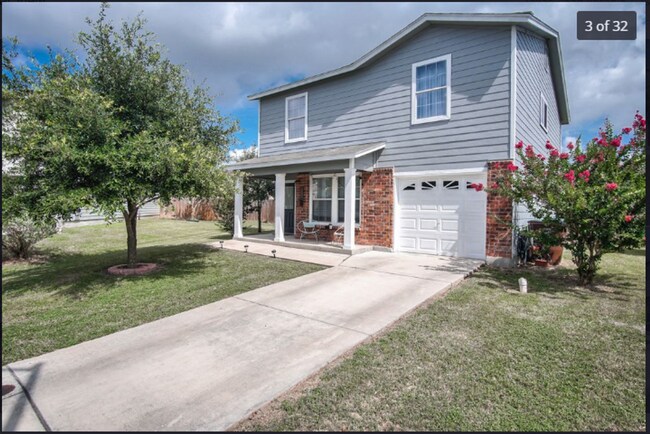 Foto del edificio - 3 Bed  1/2  Bath  with Large Yard