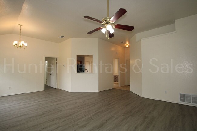 Foto del edificio - Perfect Four-Bedroom!