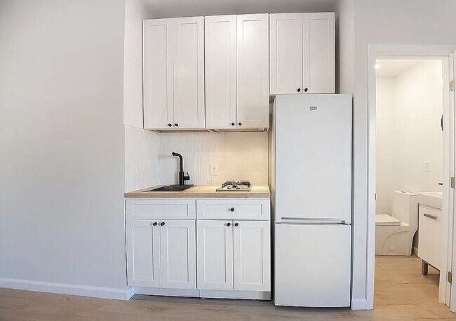 Foto del edificio - 8th St Apartments