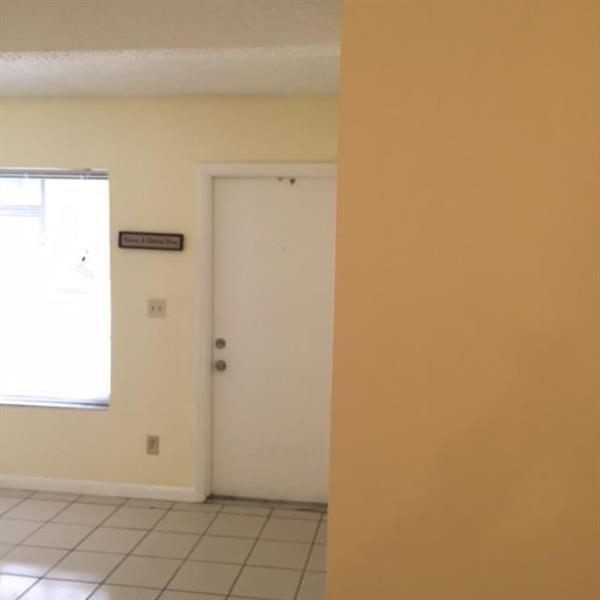 Building Photo - 1085 S Flagler Ave