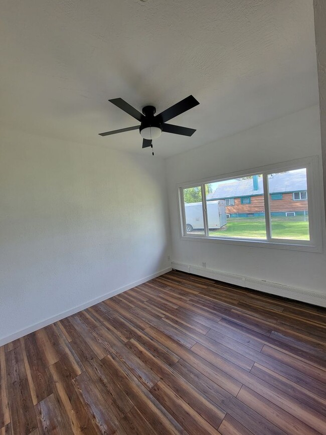 Building Photo - 1461 Laurene St