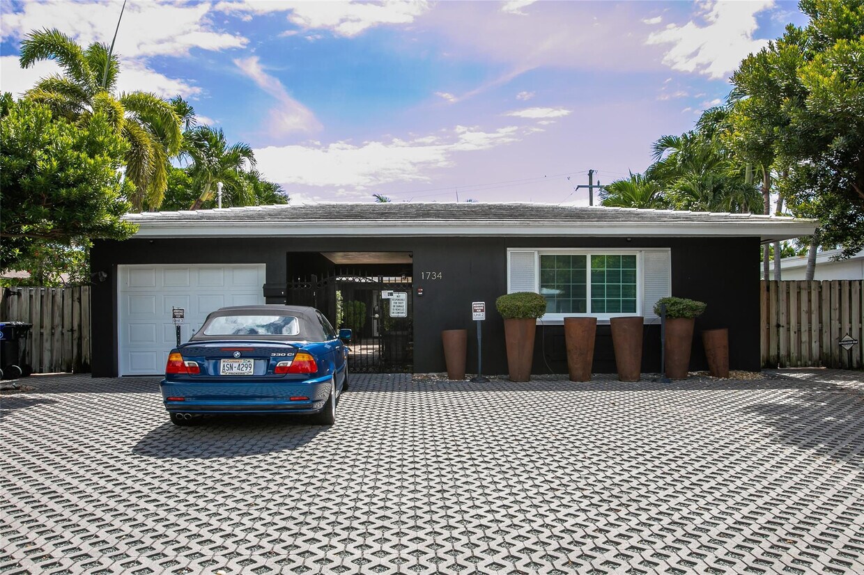 Primary Photo - 1734 NE 20th Ave